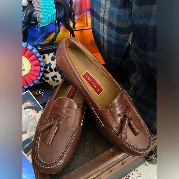 Handsome Classic Vintage COLE HAAN Tan Leather Tassel  display picture 2